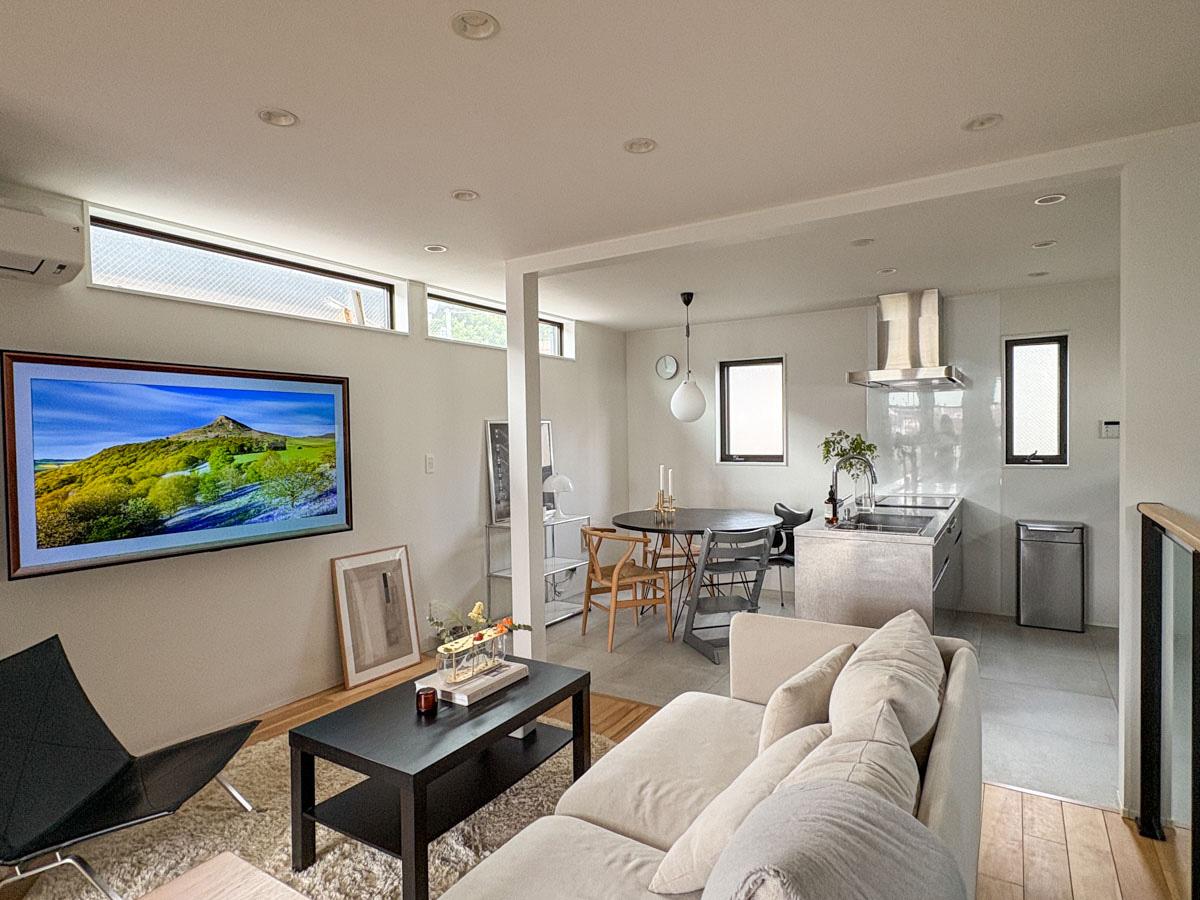 杉並区堀之内の賃貸物件/周囲の目線は気にならず、柔らかな光と風がふんだんに入るつくり（家具家電類、ペンダント照明は撤去されます）