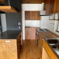 板橋区双葉町の売買物件/左奥が冷蔵庫置き場／IH2口