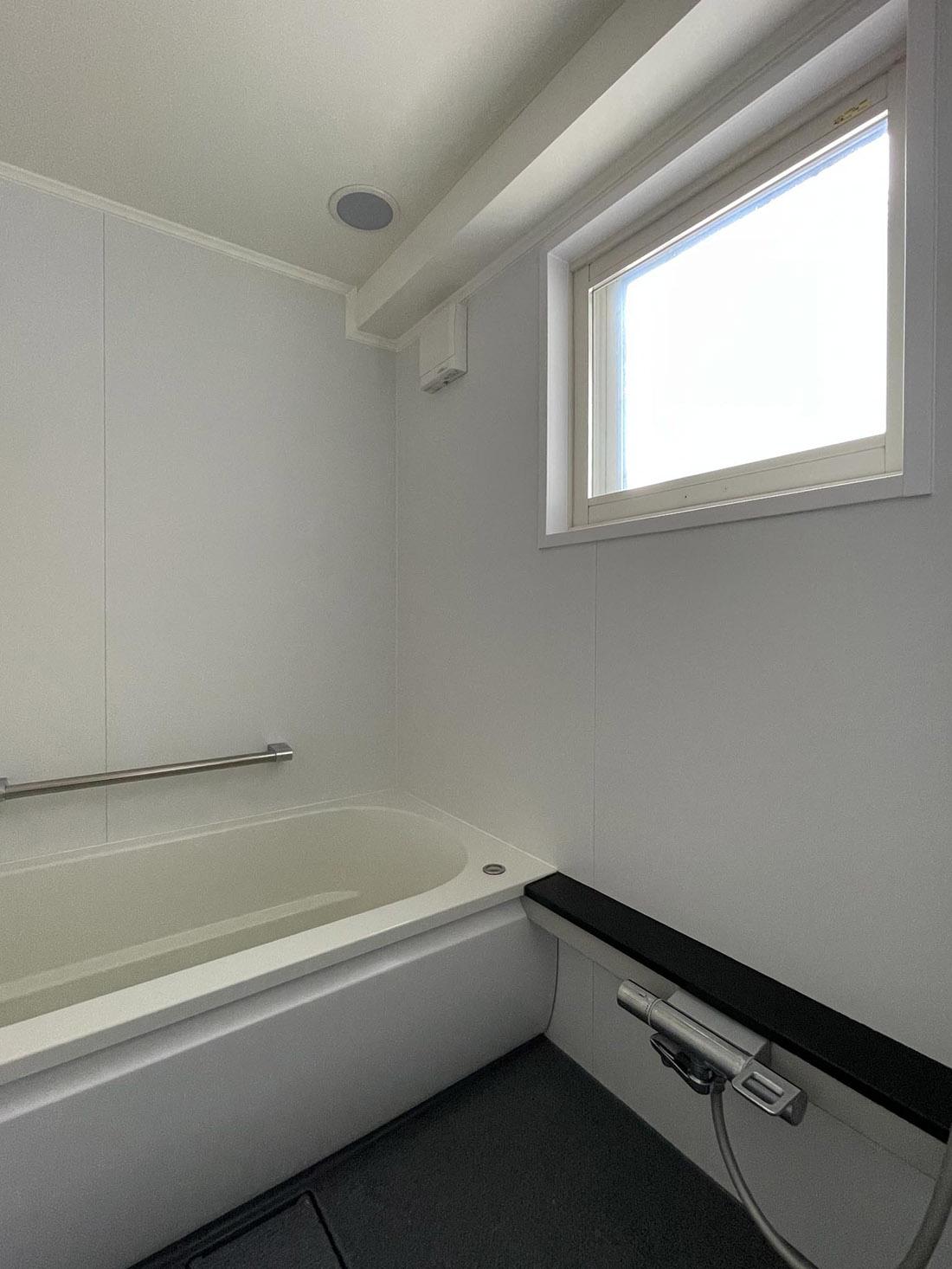 板橋区双葉町の売買物件/お風呂に窓も