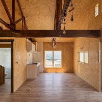 埼玉県入間市東町の賃貸物件/右手が玄関　奥がキッチンダイニング