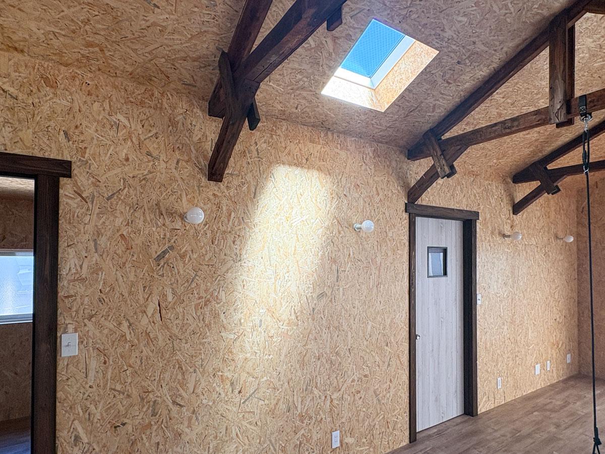 埼玉県入間市東町の賃貸物件/天窓からの光がきれいに入る