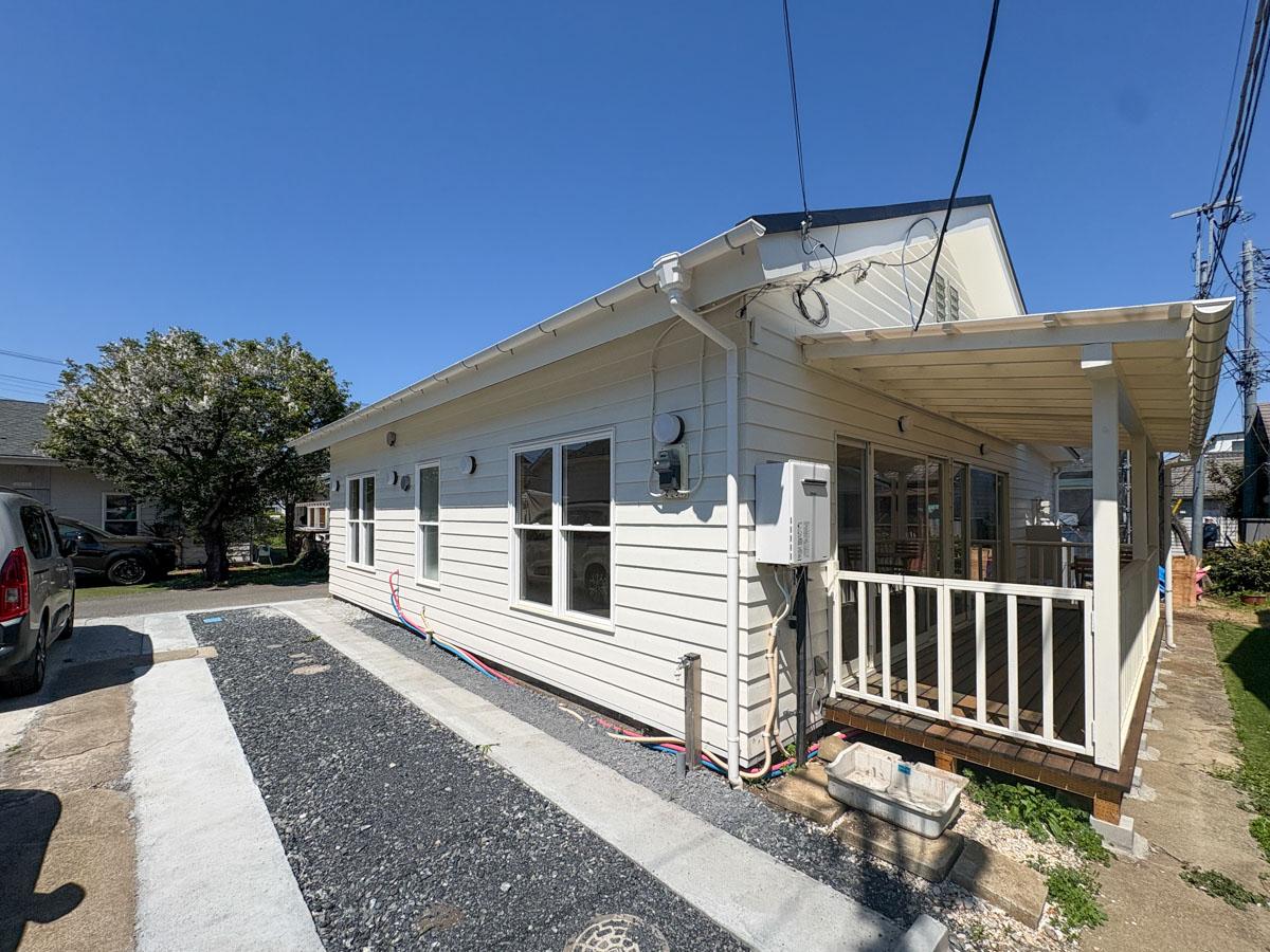 埼玉県入間市東町の賃貸物件/ハウスの横に駐車場が1台分ある