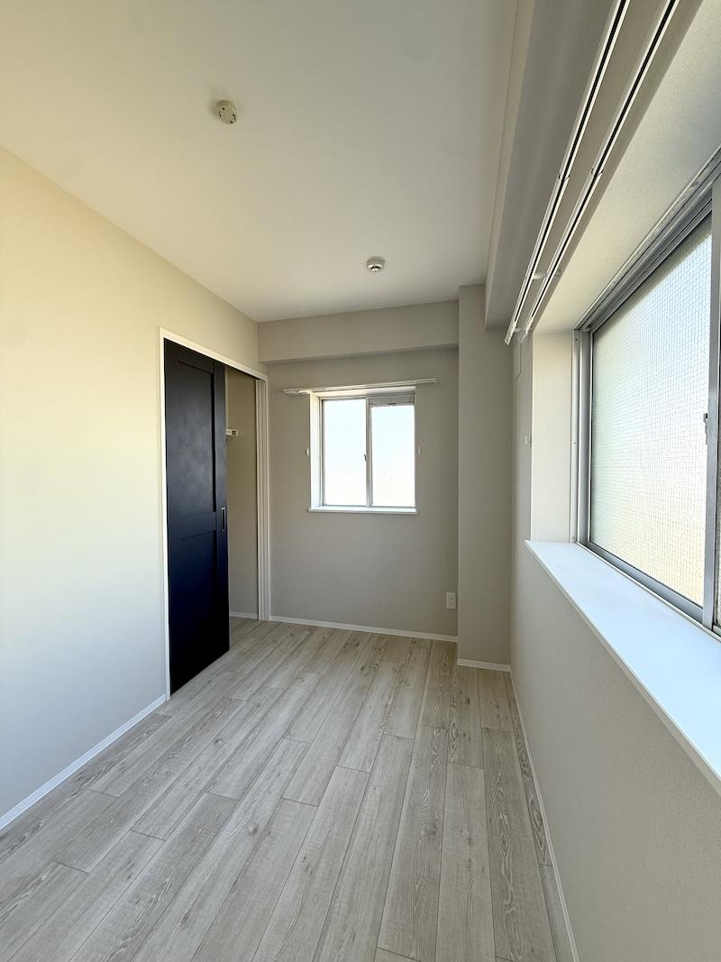 横浜市中区矢口台の賃貸物件/4階の洋室、こちらも2面彩光です