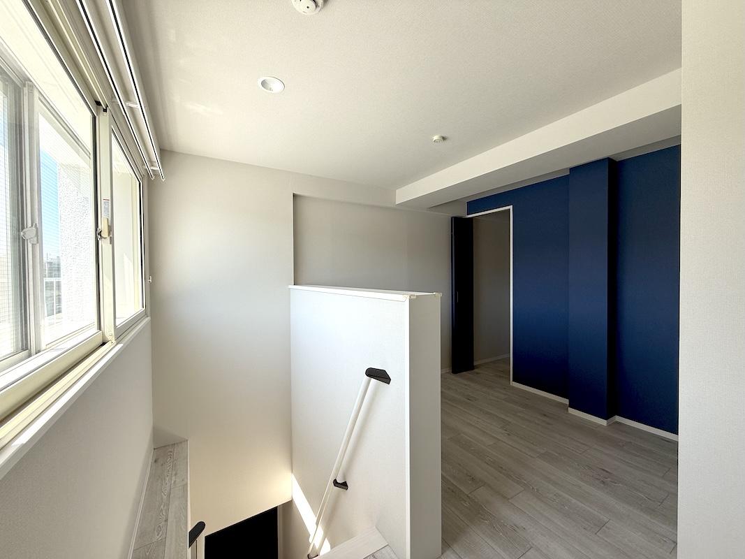 横浜市中区矢口台の賃貸物件/上階のルーフバルコニーに面した洋室