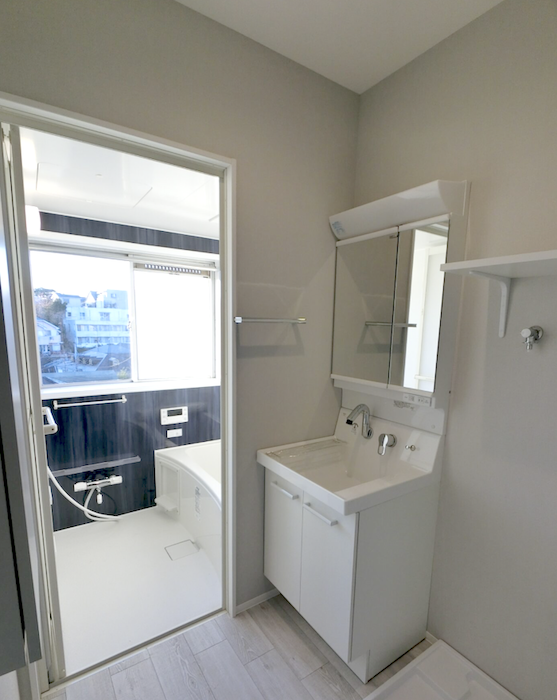 横浜市中区矢口台の賃貸物件/ユニットバスと洗面、洗濯機置場