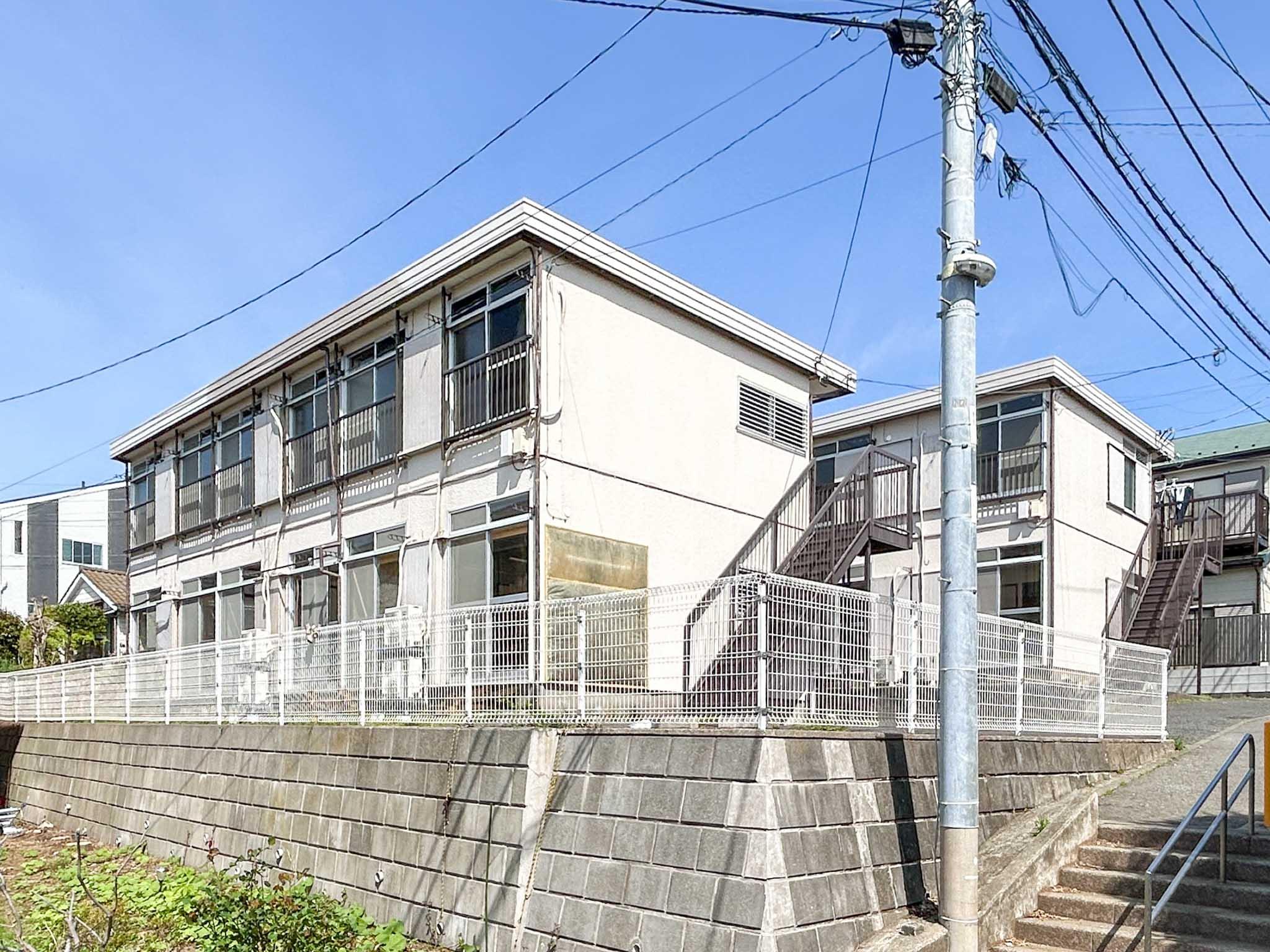 横浜市神奈川区三ツ沢上町の賃貸物件/高台に立つ、2棟のアパート