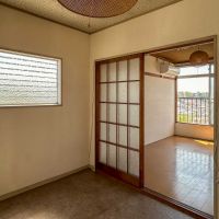 横浜市神奈川区三ツ沢上町の賃貸物件/A棟201：ダイニングキッチンから洋室側をみる