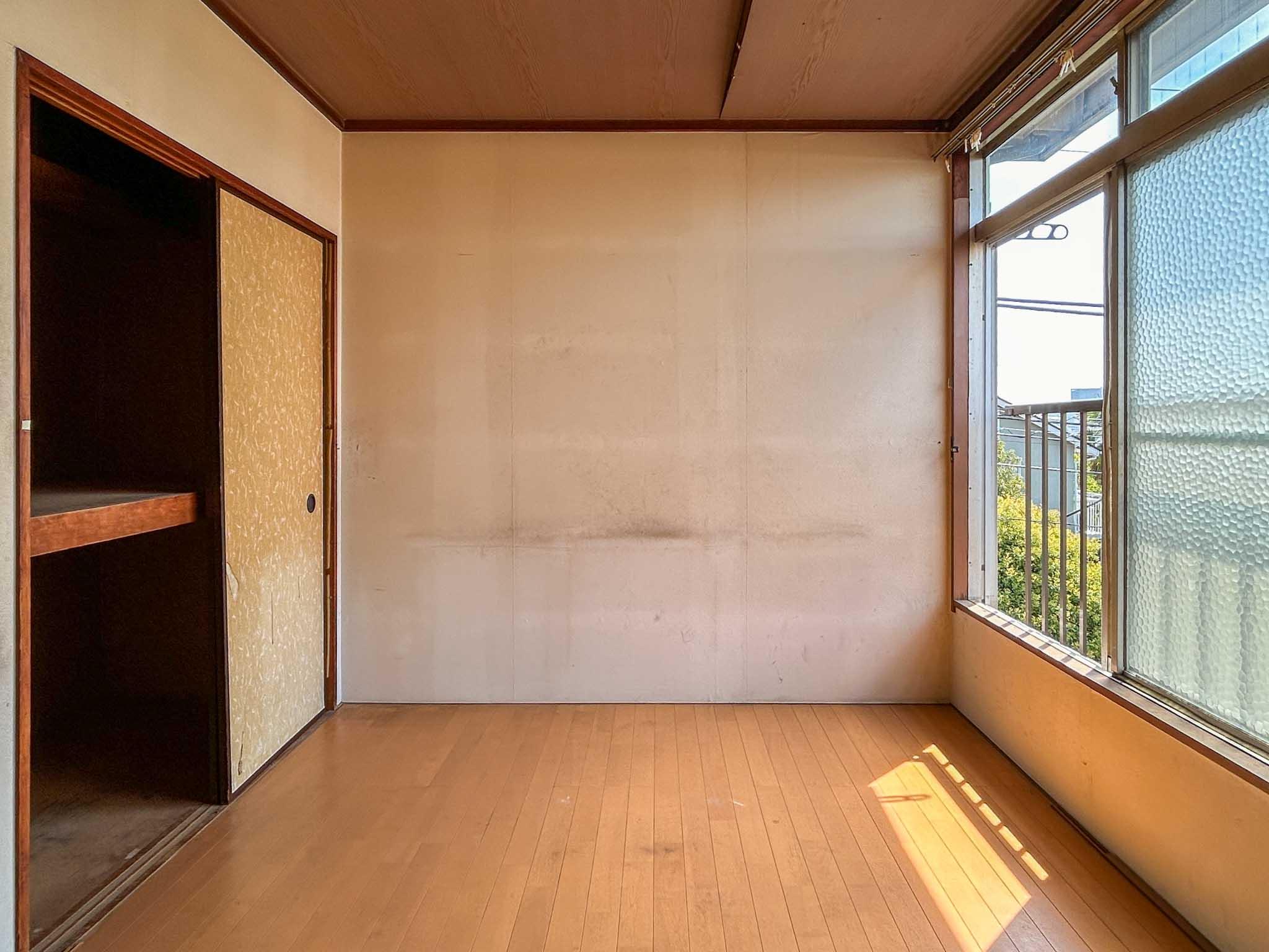 横浜市神奈川区三ツ沢上町の賃貸物件/B棟201：南東側の洋室。陽当たりは十分です