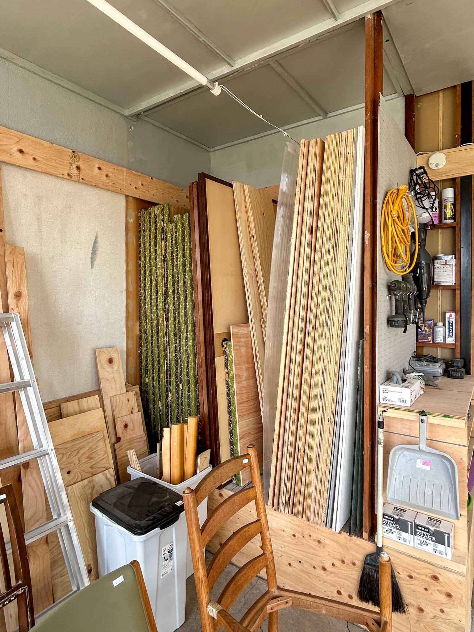 横浜市神奈川区三ツ沢上町の賃貸物件/DIYセンター：解体時に出た資材がストックしてあります