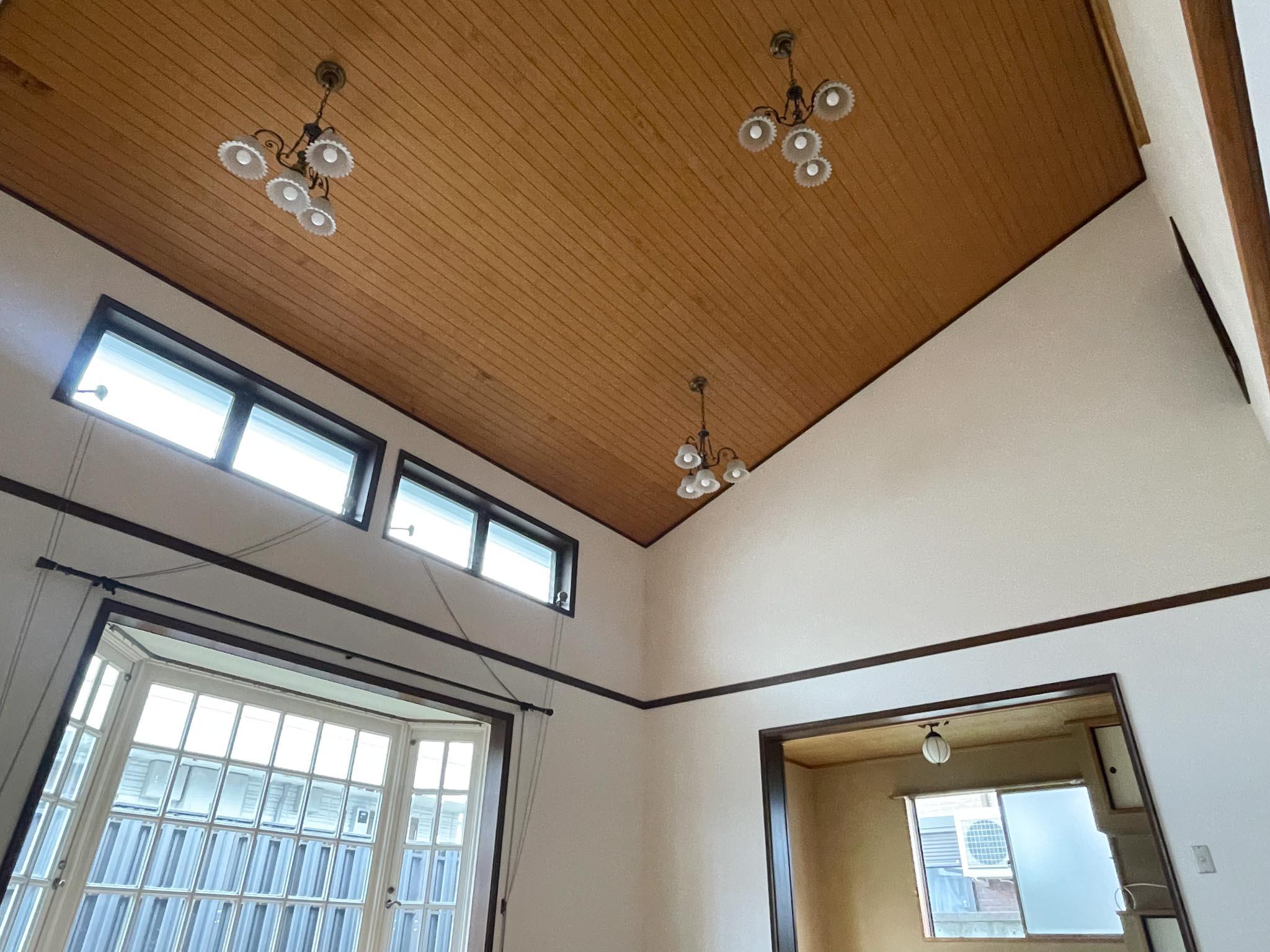 武蔵野市吉祥寺北町の賃貸物件/見上げるとこんな感じ。風船は一度手を離せば、もう届かない存在に