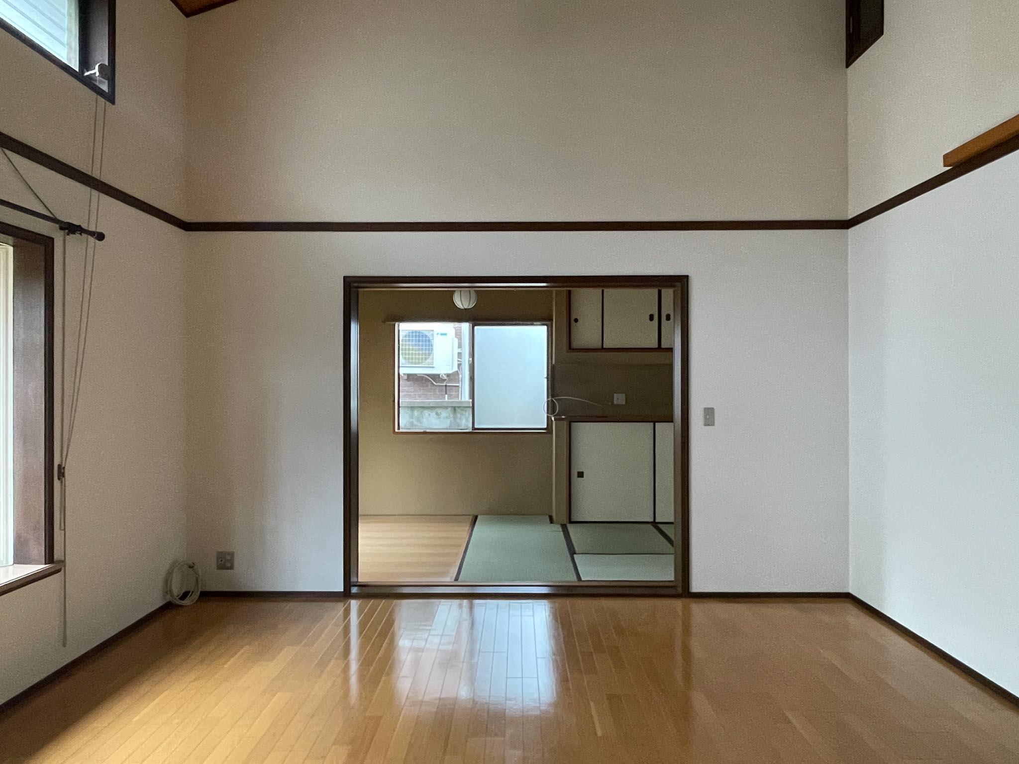 武蔵野市吉祥寺北町の賃貸物件/リビングと隣接する和室は一体として使うことで、開放的な空間として