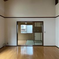 武蔵野市吉祥寺北町の賃貸物件/リビングと隣接する和室は一体として使うことで、開放的な空間として