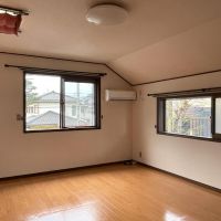 武蔵野市吉祥寺北町の賃貸物件/2F：10畳の洋室。天窓があります