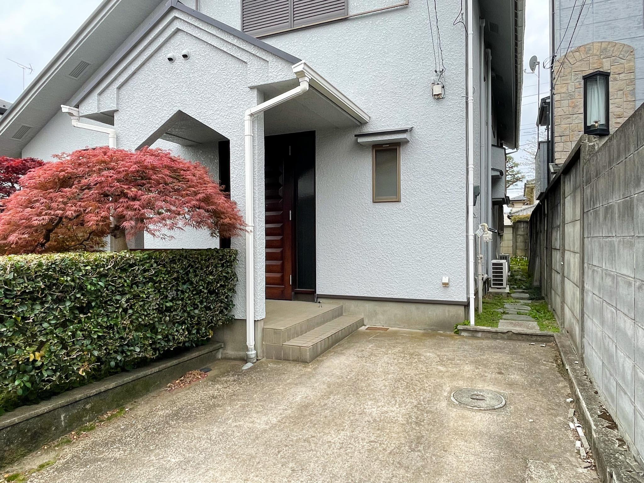武蔵野市吉祥寺北町の賃貸物件/駐車スペースはゆったりサイズで、大きな車でも駐車可能です