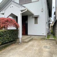 武蔵野市吉祥寺北町の賃貸物件/駐車スペースはゆったりサイズで、大きな車でも駐車可能です