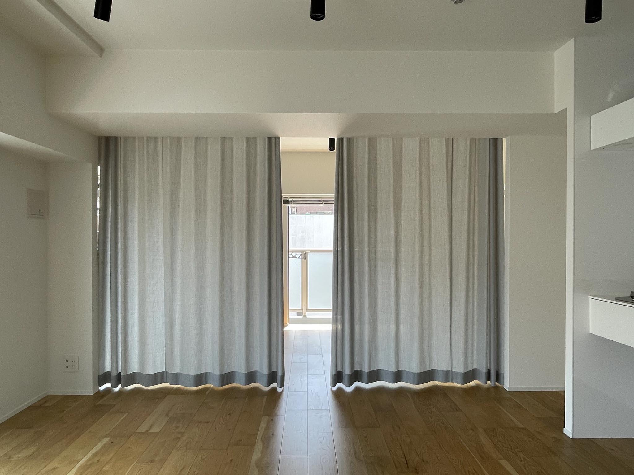 台東区浅草の賃貸物件/カーテンを使って、空間をゆるやかに仕切ることも可能です