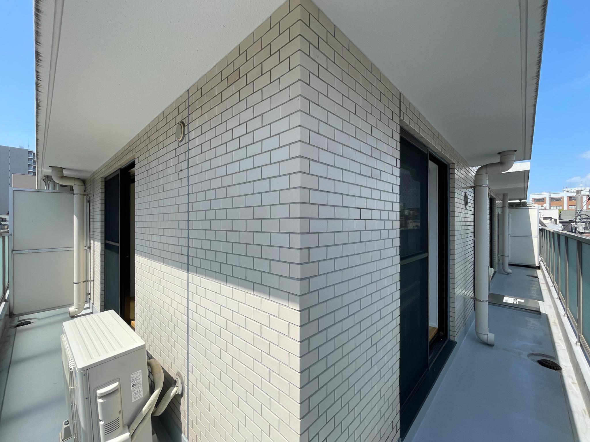 台東区浅草の賃貸物件/角部屋ということでベランダはL字