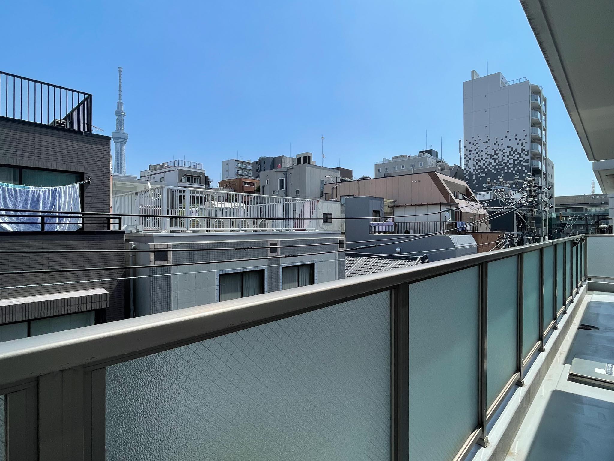 台東区浅草の賃貸物件/東側のベランダはワイド