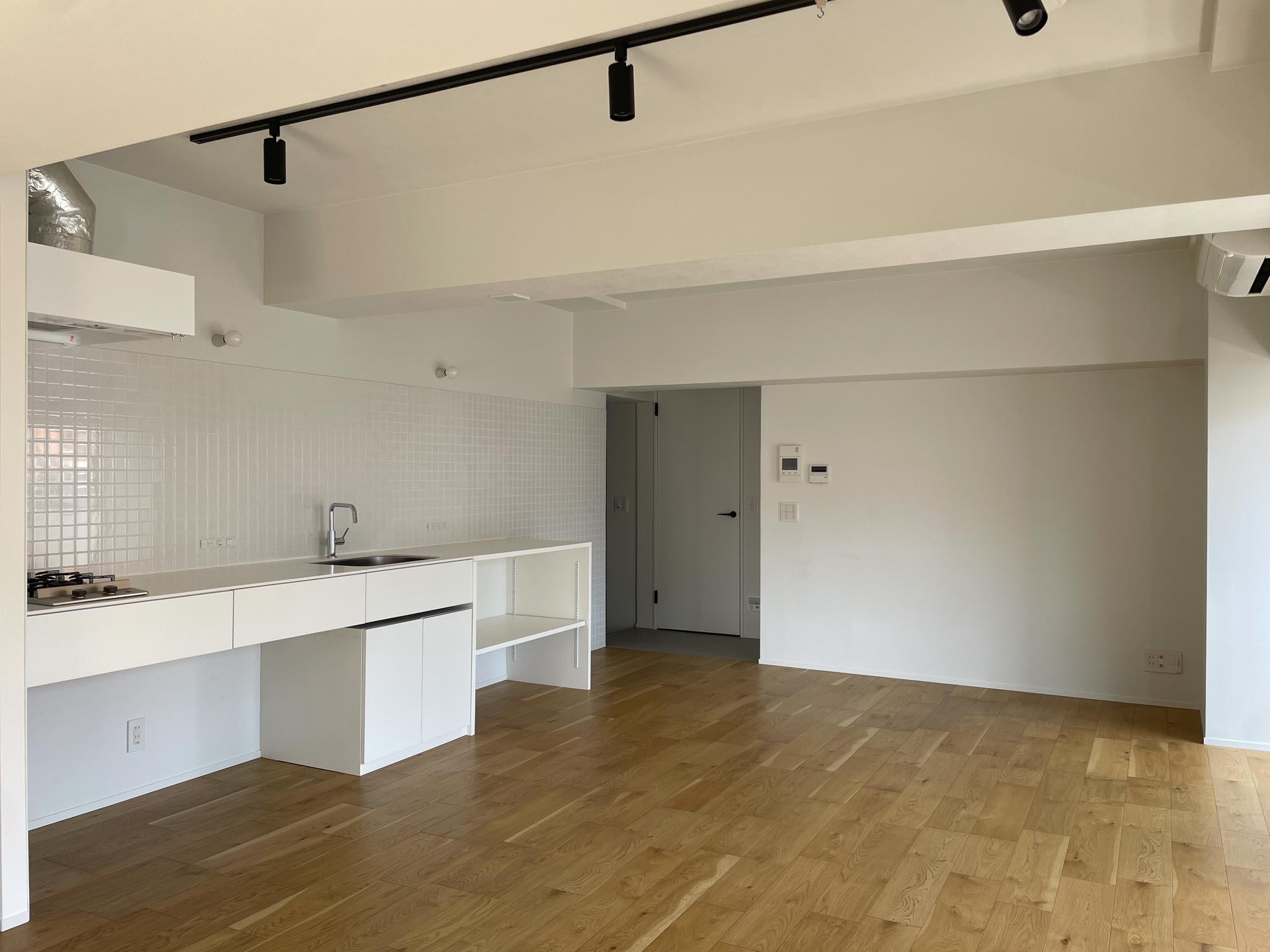 台東区浅草の賃貸物件/ダイニングテーブルを空間の中心にゆったりと配置できます