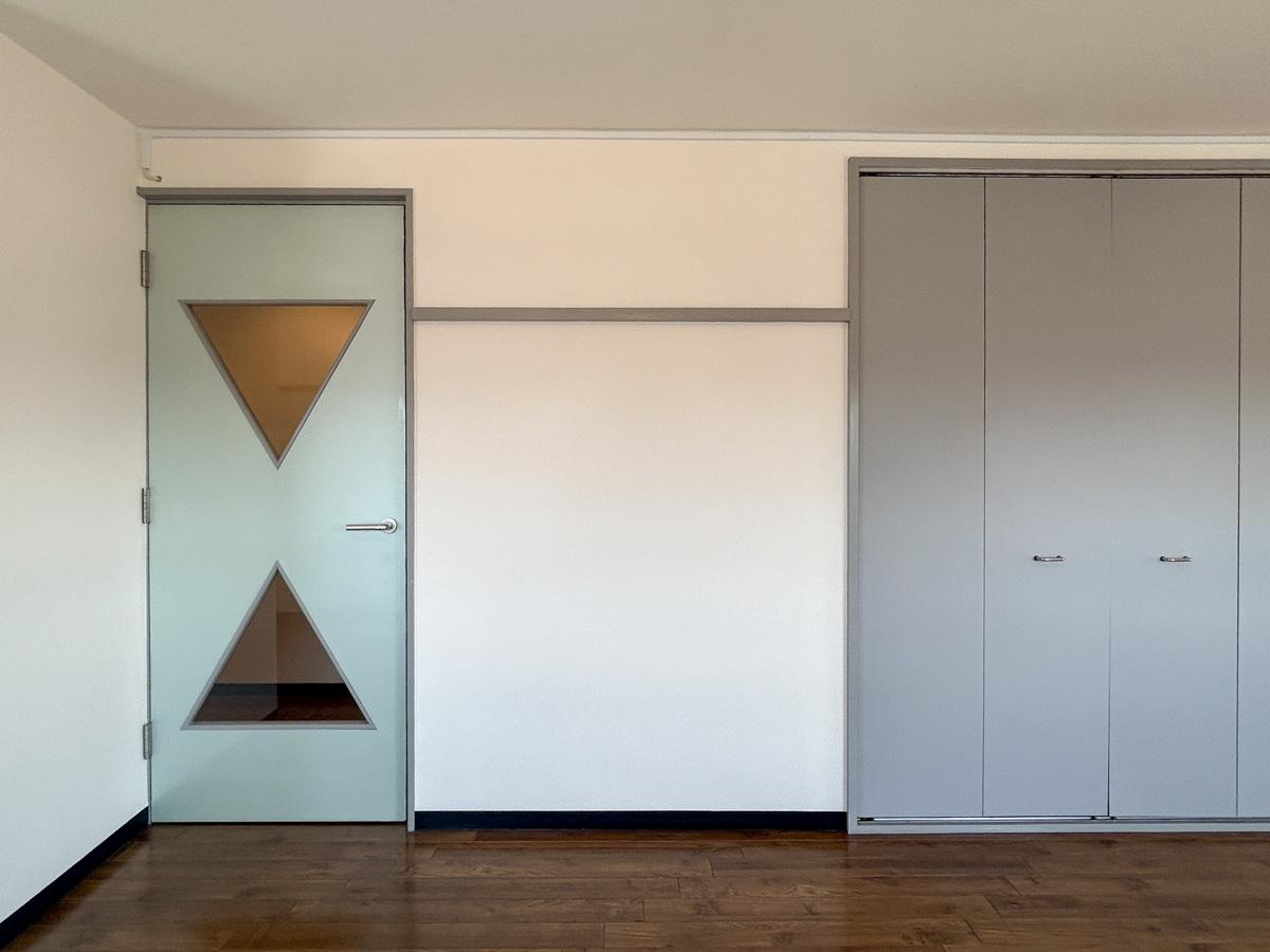  目黒区中町の賃貸物件/801号室:扉はミントグリーン