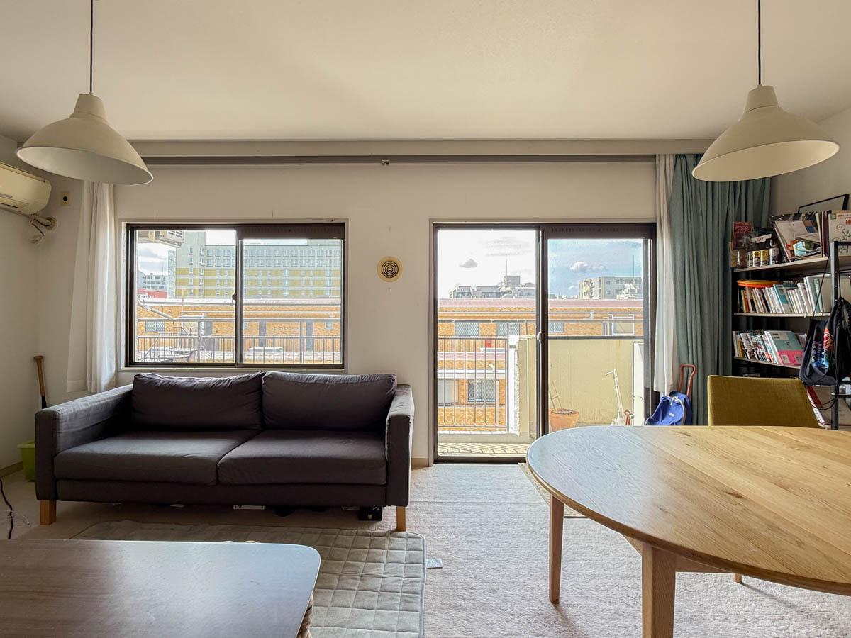 三鷹市下連雀の売買物件/お部屋は最上階の5階で、リビングは南向き。ゆとりのある約95㎡の間取り