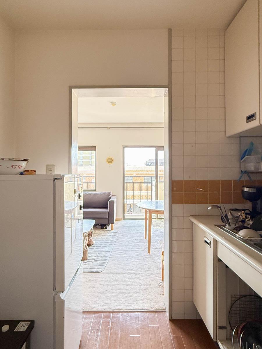 三鷹市下連雀の売買物件/リビングからの光が感じられる