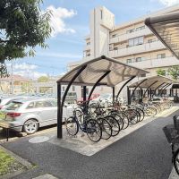 三鷹市下連雀の売買物件/駐輪場は庇付き