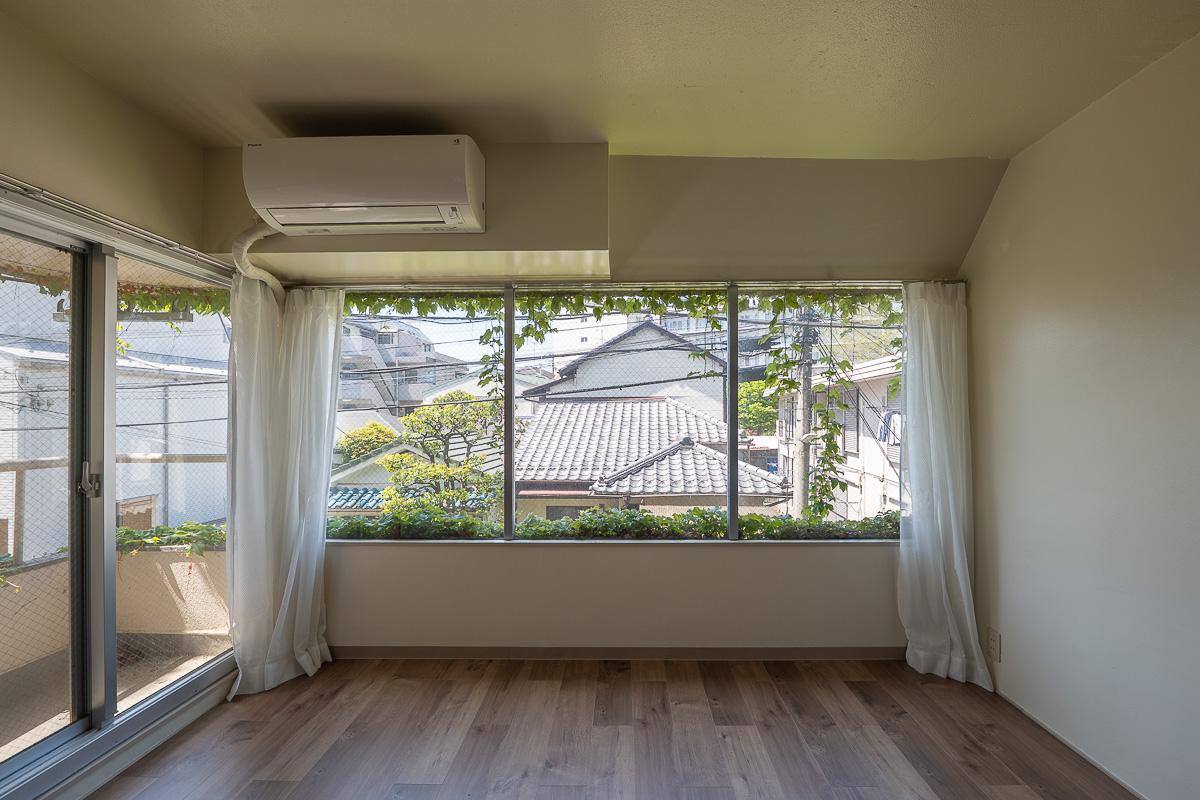 杉並区天沼の賃貸物件/ワイドな窓が印象的