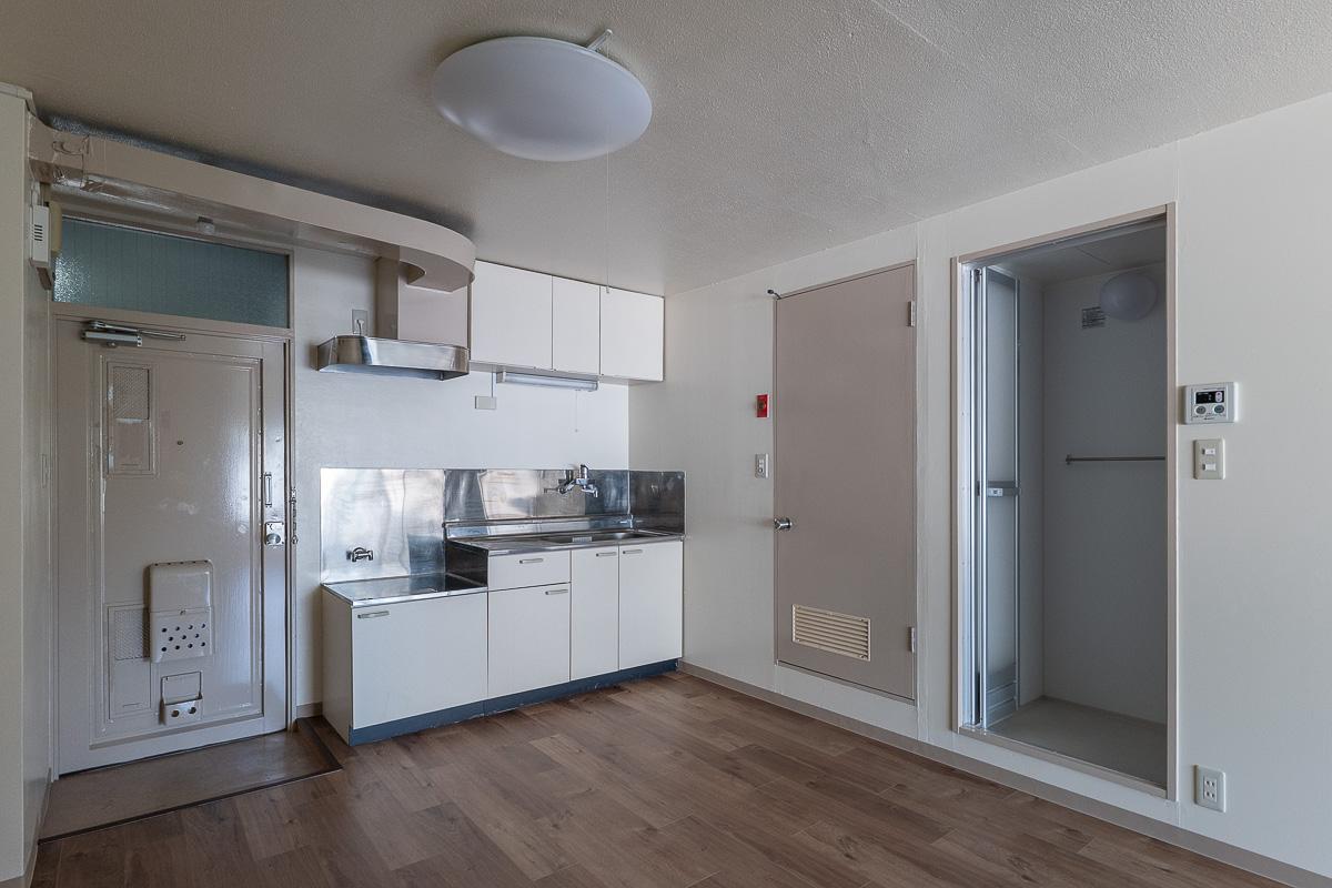 杉並区天沼の賃貸物件/手前の部屋は9帖のダイニングスペース