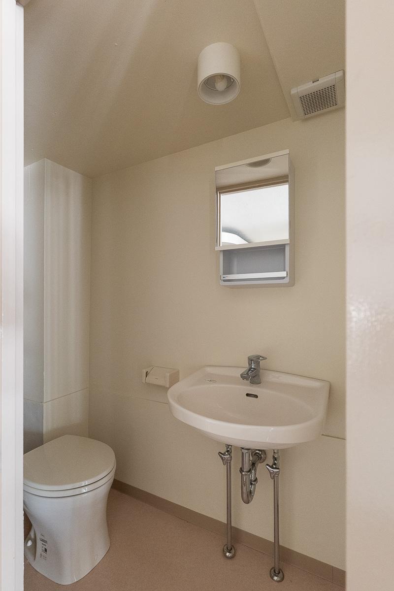 杉並区天沼の賃貸物件/トイレと洗面は同室です