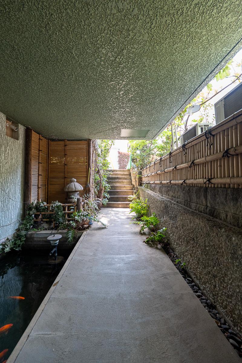 杉並区天沼の賃貸物件/日本庭園を思わせる、静かなエントランス