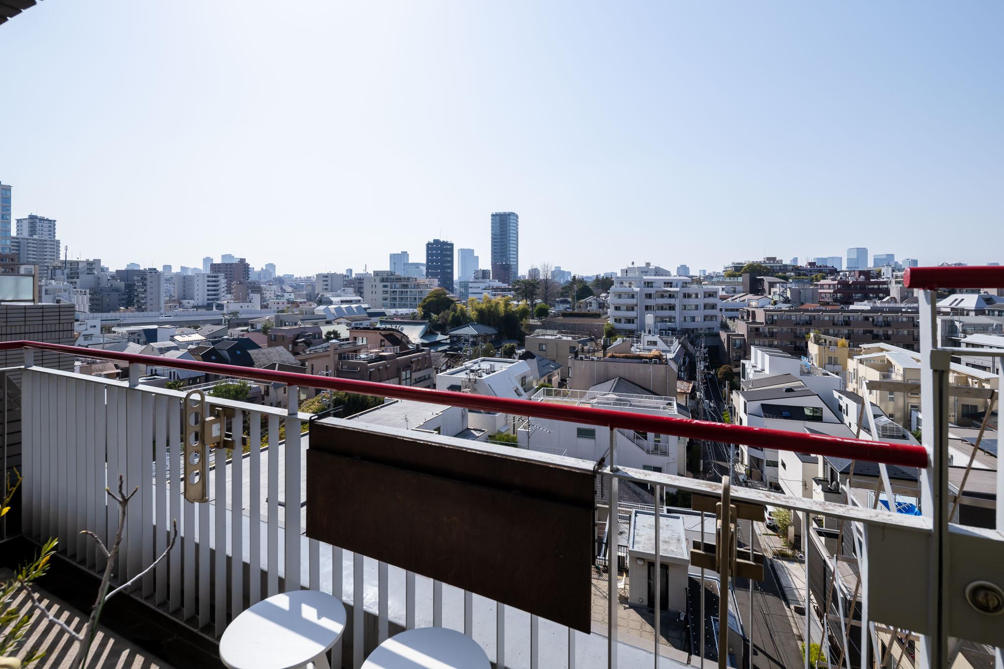 港区南麻布の売買物件/西側のバルコニーからは爽快な景色