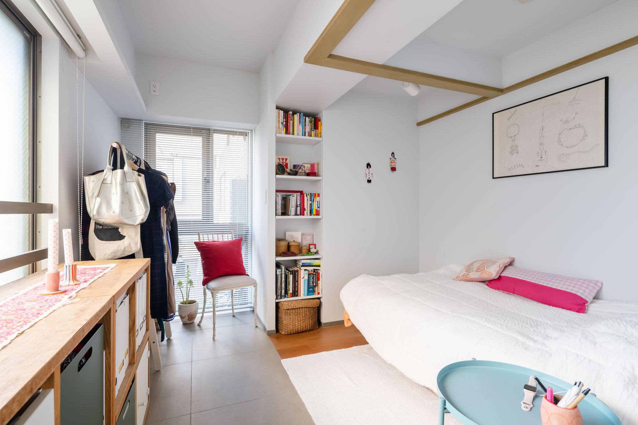 港区南麻布の売買物件/玄関側の洋室