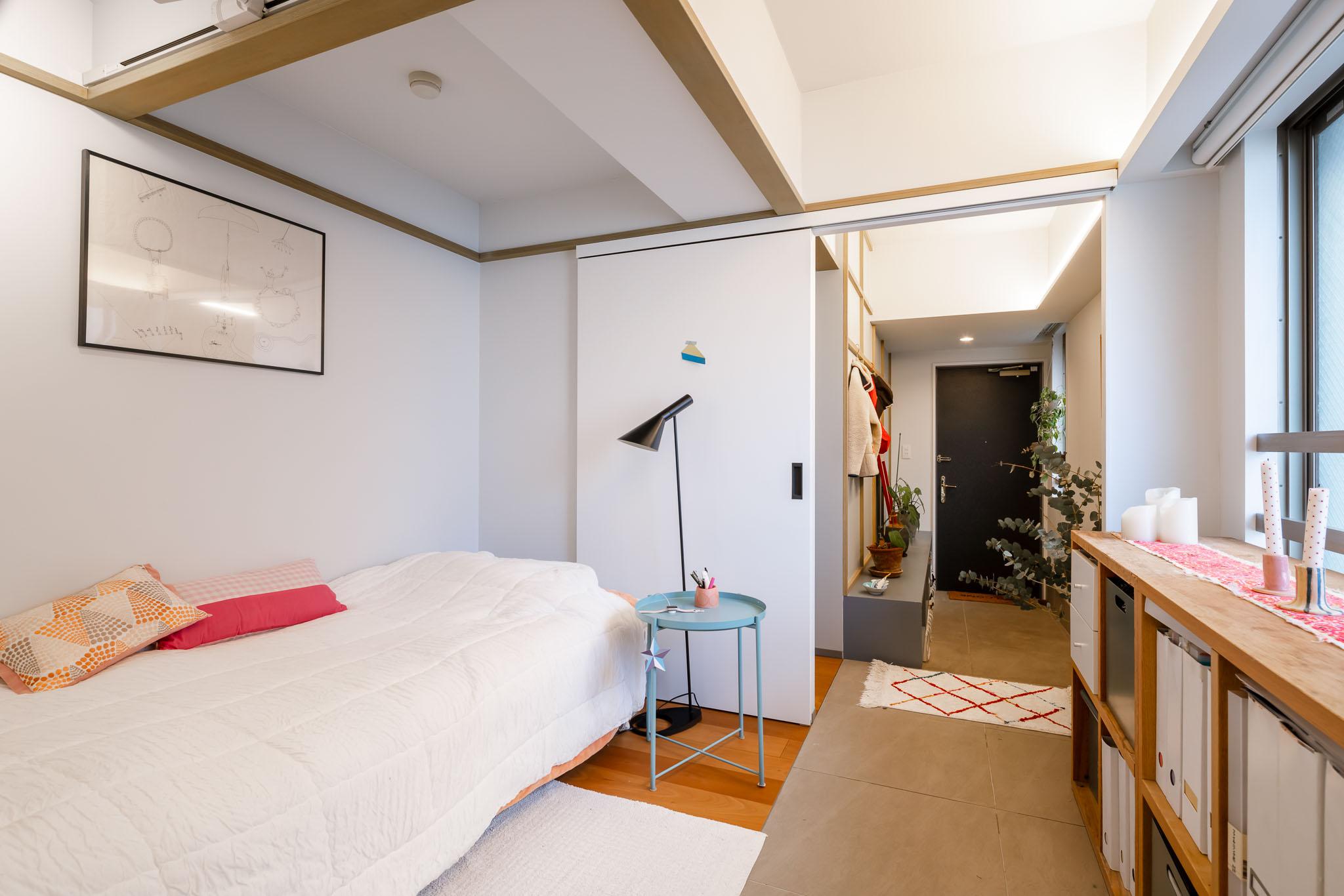 港区南麻布の売買物件/玄関側の洋室