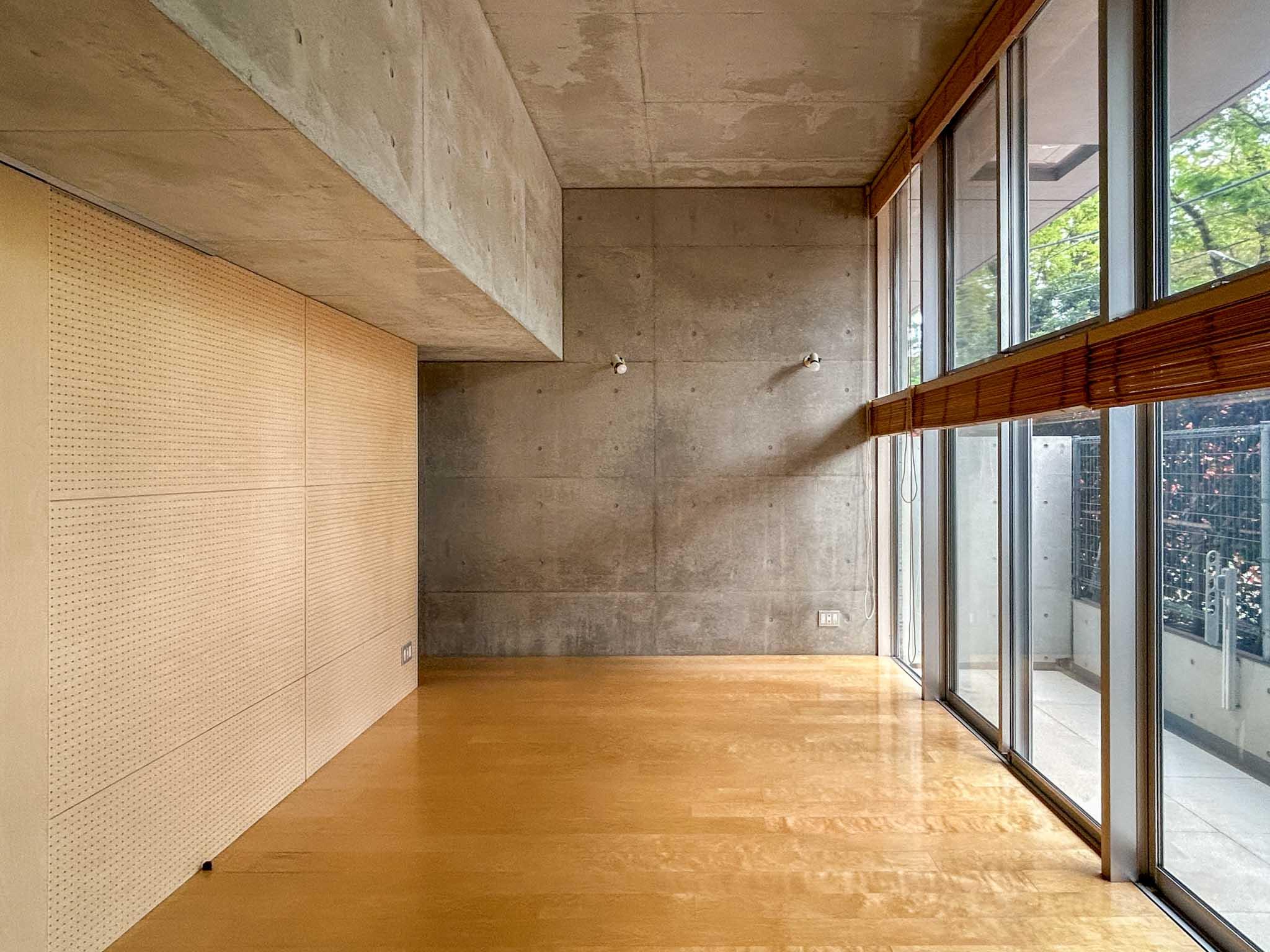 練馬区豊玉北の賃貸物件/天井高は3mオーバー。光をたくさん取り込みます