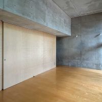 練馬区豊玉北の賃貸物件/東側をみる。有孔ボードの壁面を活かして、魅せる収納として活用するのもあり