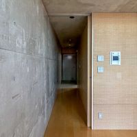 練馬区豊玉北の賃貸物件/西側通路。もうひとつの個室とトイレ、玄関はこちらから