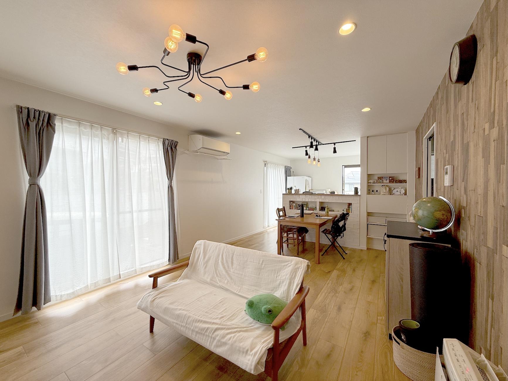 横浜市港南区大久保3丁目の売買物件/開口部から明るい光が差し込みます