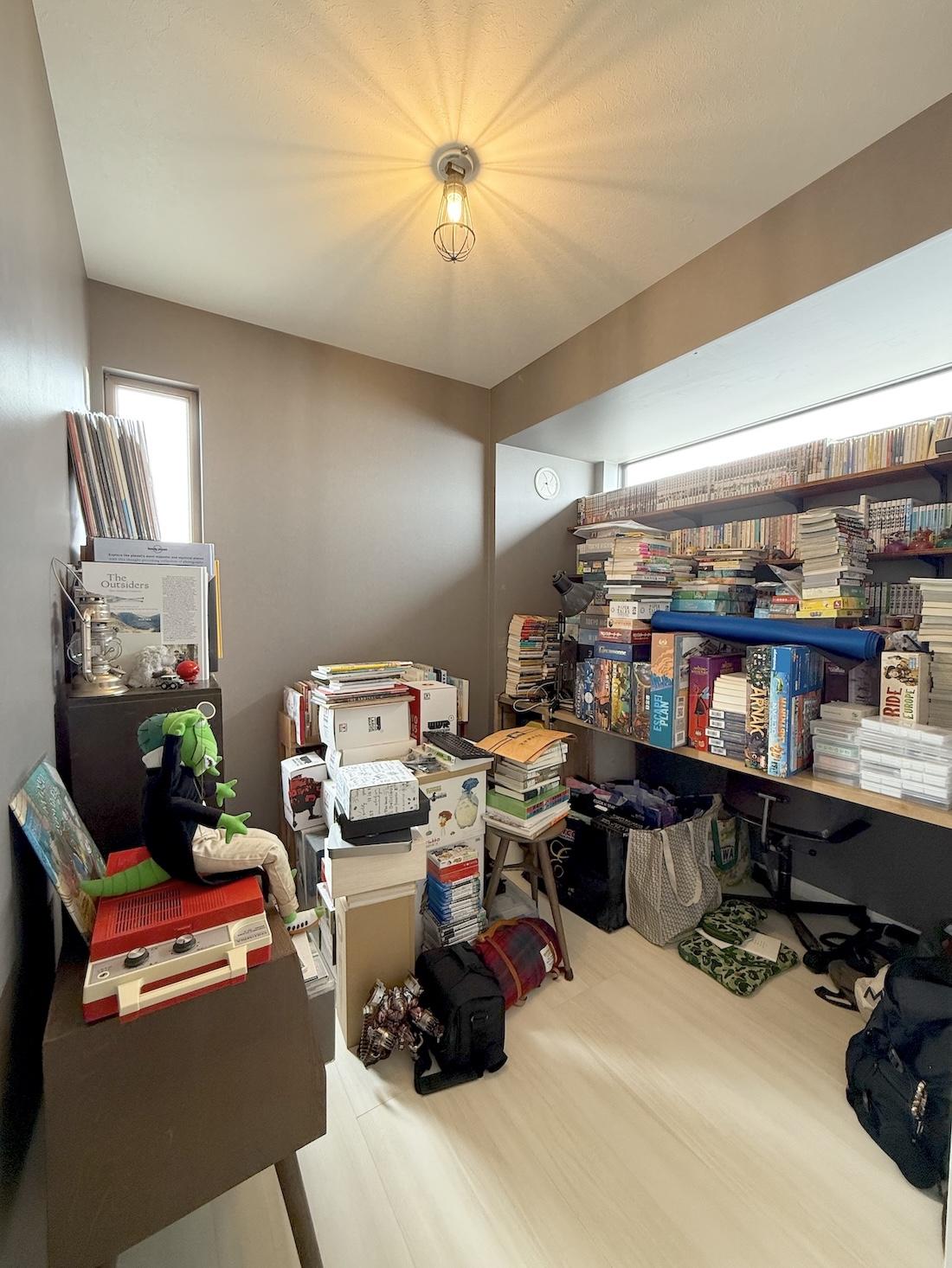 横浜市港南区大久保3丁目の売買物件/2階のフリースペースは書斎や在宅ワークの場所としてちょうど良いサイズ感です