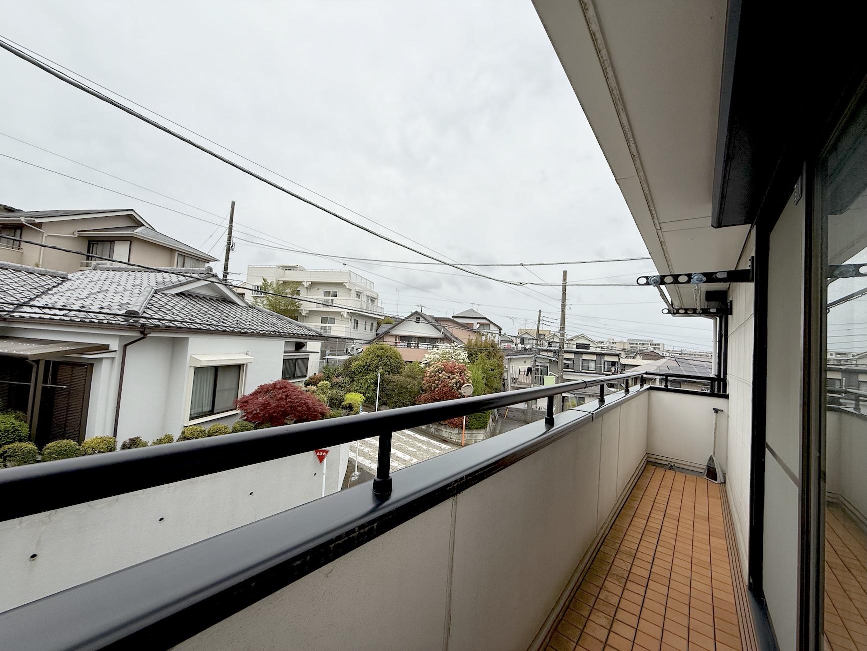 横浜市港南区大久保3丁目の売買物件/横長のバルコニー付きです