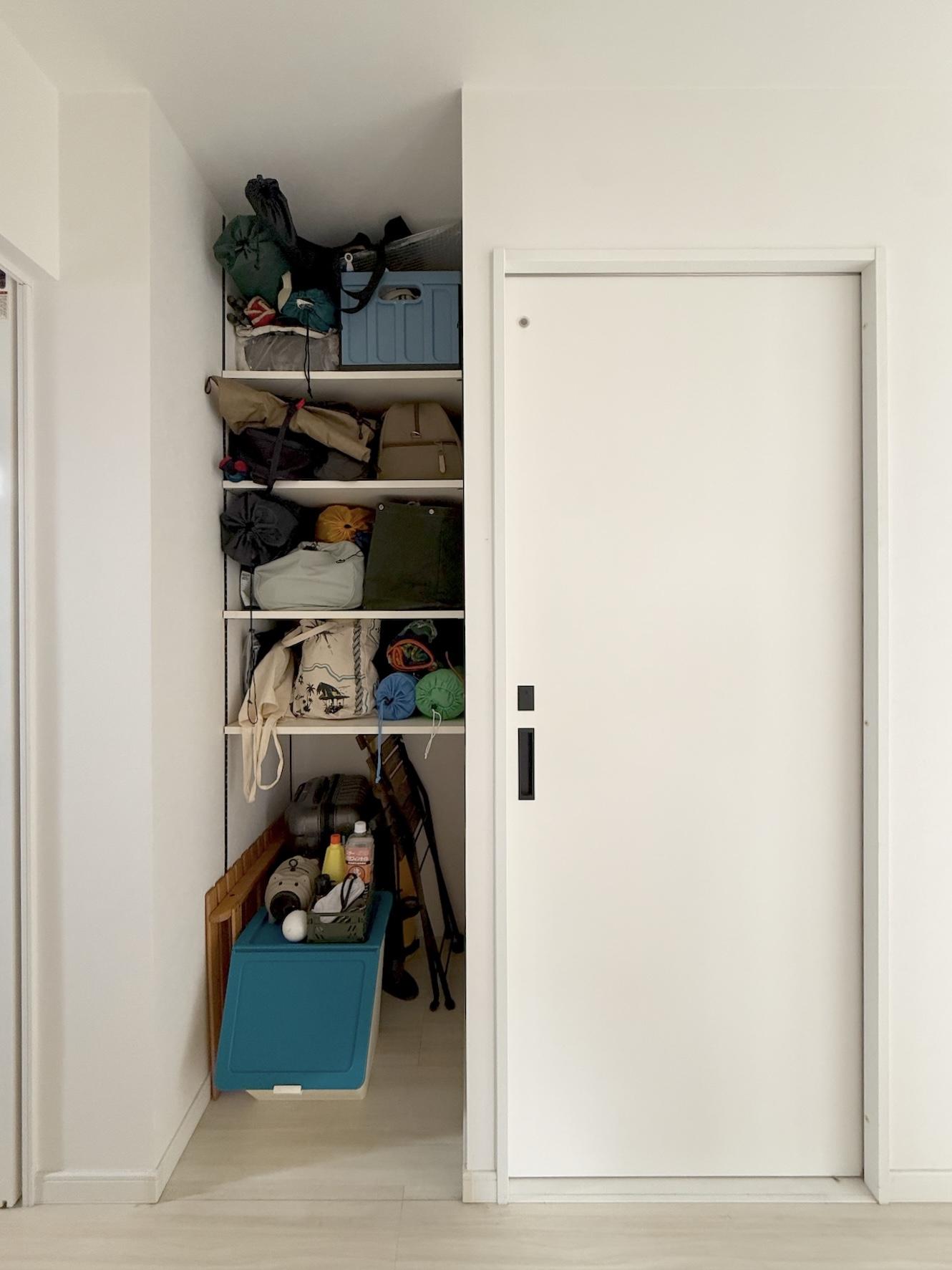 横浜市港南区大久保3丁目の売買物件/2階の廊下、トイレ横に収納スペースがあります