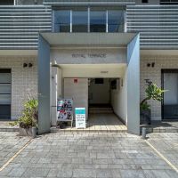 渋谷区上原の賃貸物件/東西に分かれた出入り口