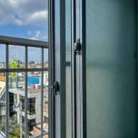 渋谷区上原の賃貸物件/線路がある北側は、二重窓になっています