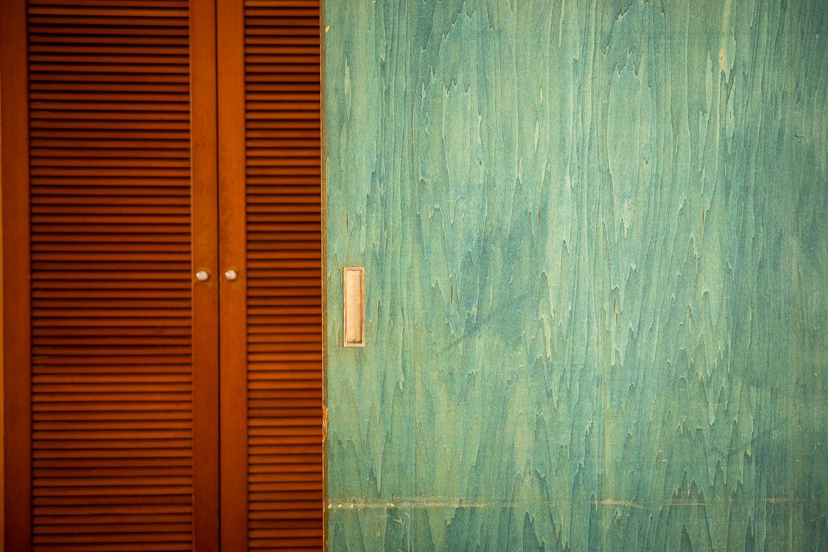 中野区鷺宮の賃貸物件/緑の引き戸が印象的