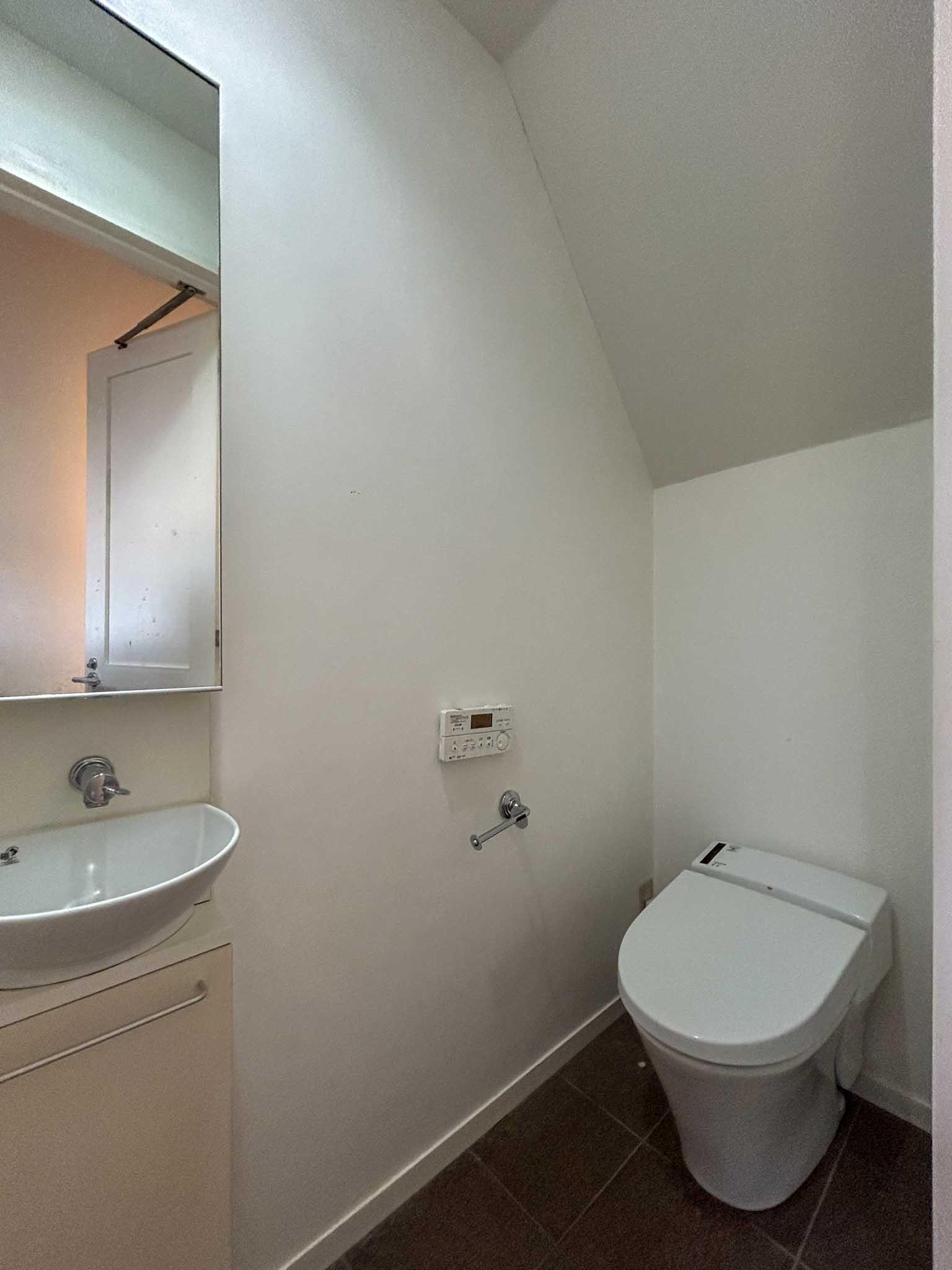 世田谷区用賀の賃貸物件/3階：ウォシュレットトイレ