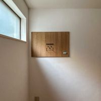 世田谷区用賀の賃貸物件/1階：顔みたい。。壁に取り付けられた有孔ボードは残置物扱い