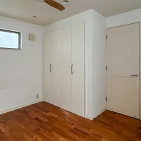 世田谷区用賀の賃貸物件/1階：出入口横にクローゼット