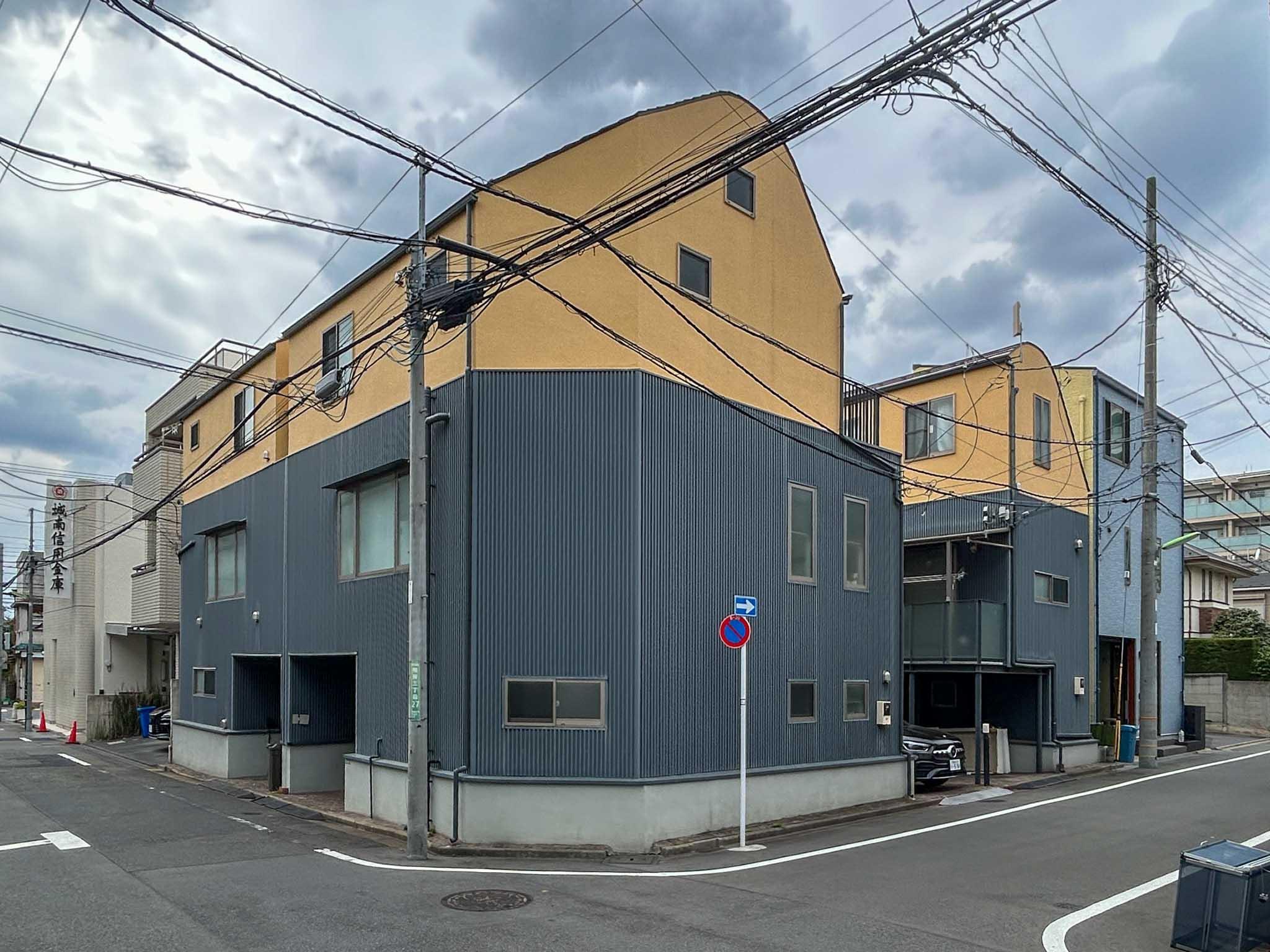 世田谷区用賀の賃貸物件/道路側から建物をみる