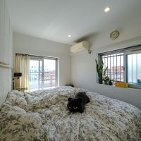 世田谷区玉堤の売買物件/角の洋室。二面に窓があり、こちらの部屋もよく風が抜けます