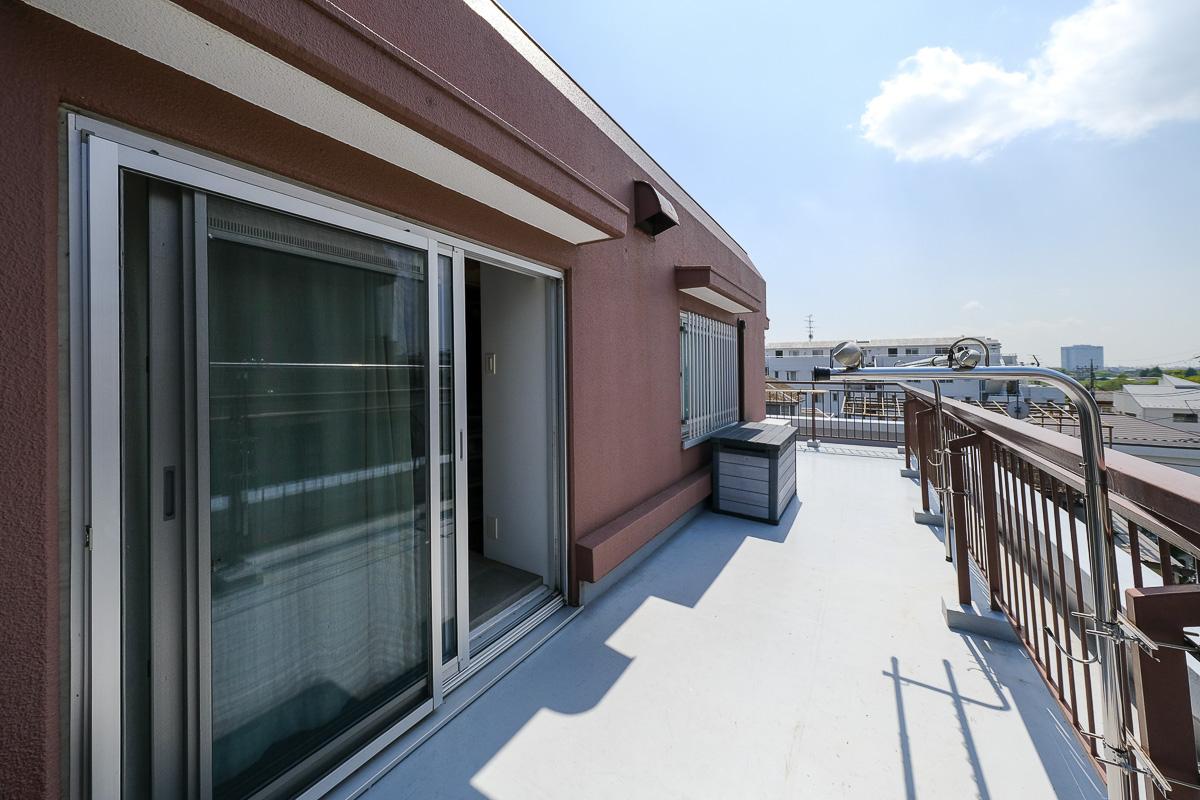 世田谷区玉堤の売買物件/日当たりが良い、ワイドなルーフバルコニー